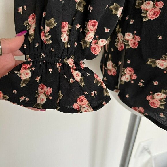 𝅺VINTAGE cottage tiny floral ruffle lace blouse top SMALL Long Sleeve black - Picture 5 of 9
